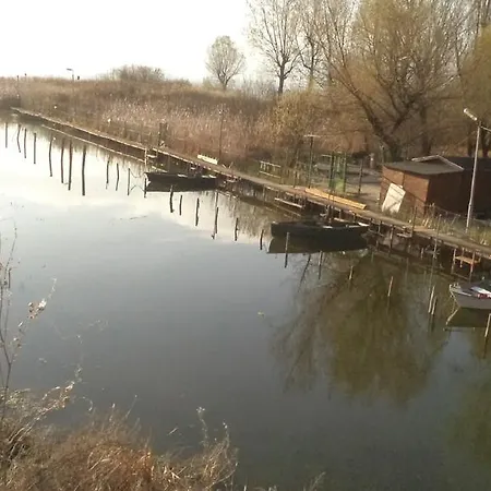 Molni Apartman *