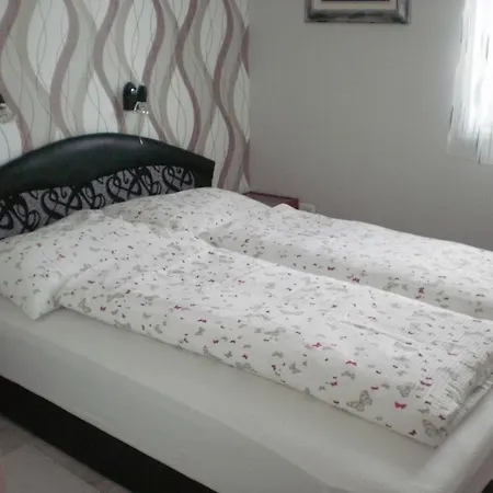 Molni Apartman *