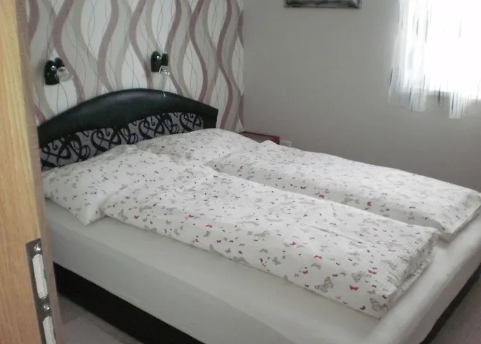 Molni Apartment *